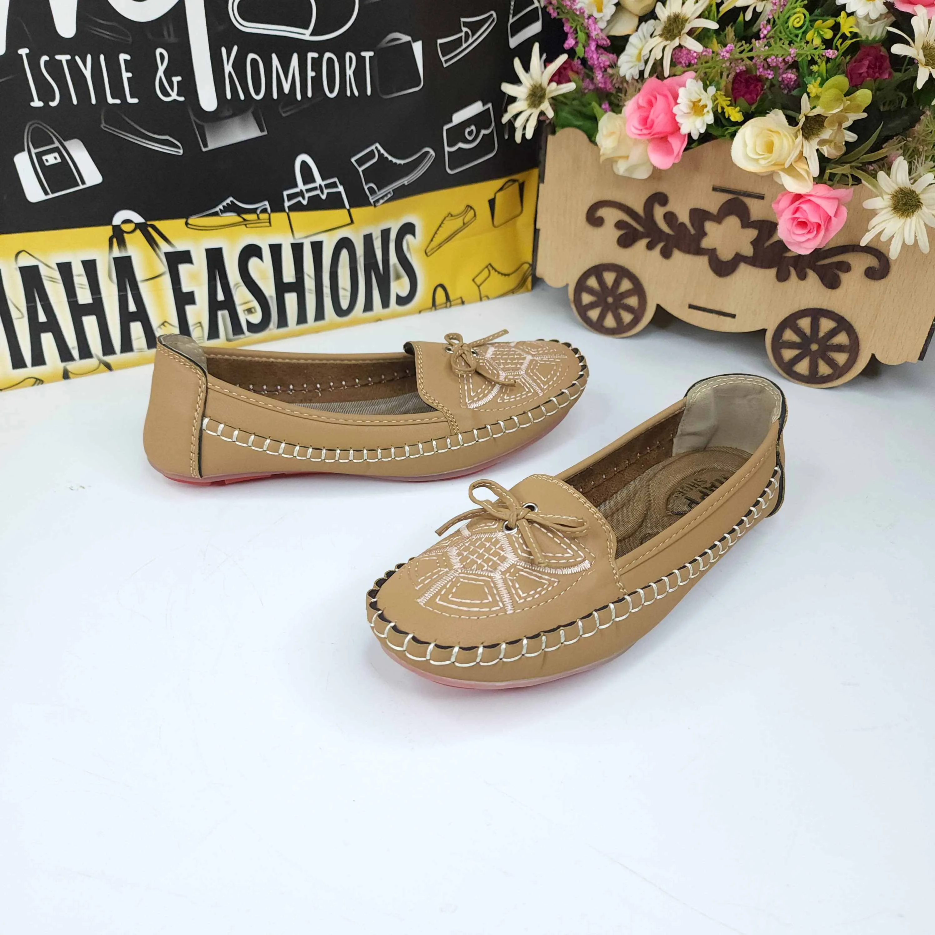 Camel Casual Pumps