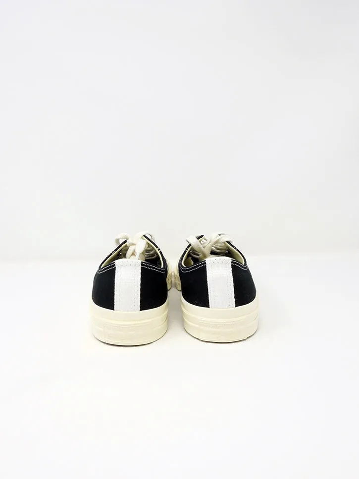 Comme des Garçons PLAY Converse, Low-Top, Black Single Heart