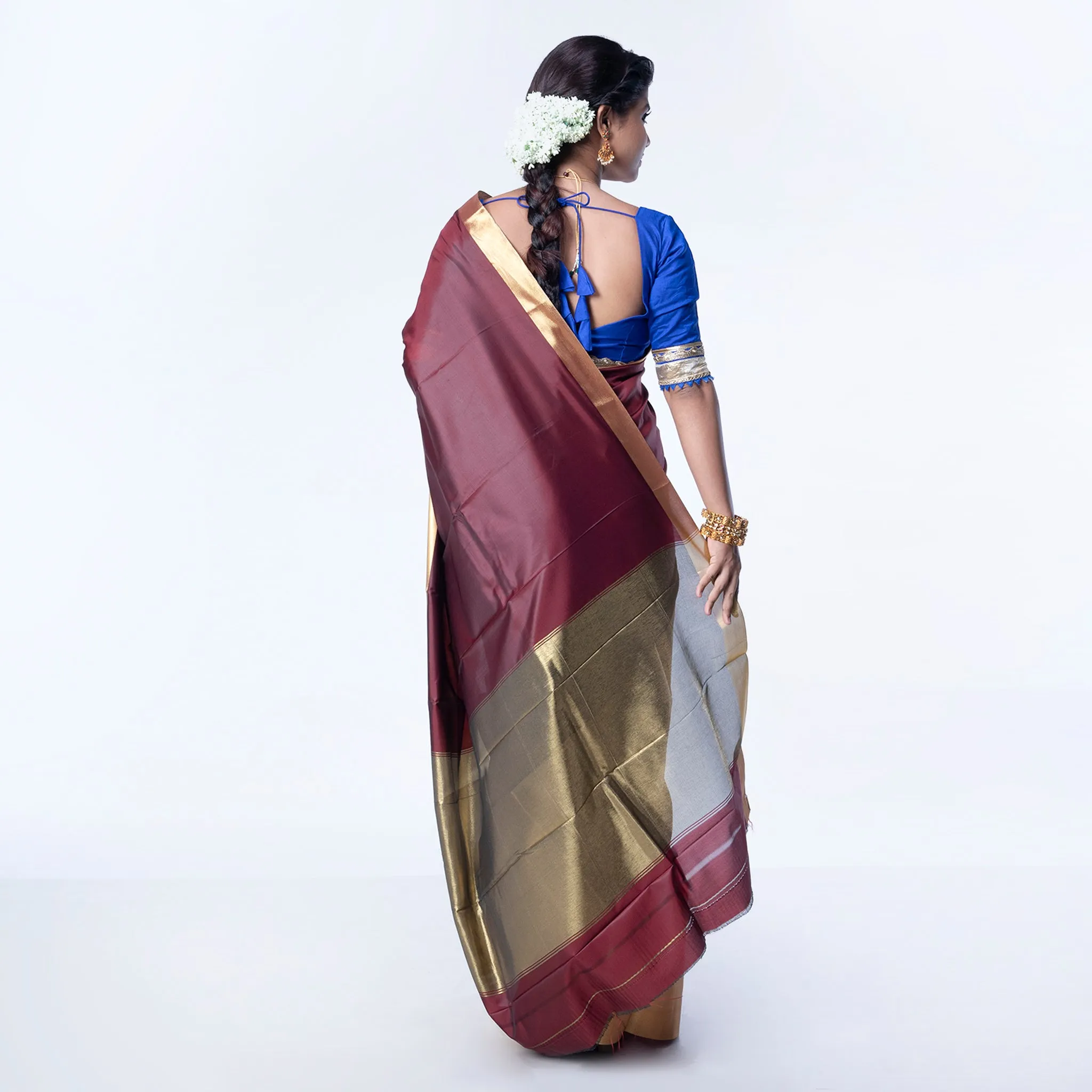 Women Kanjivaram Saree In Dark Maroon Color With Golden Mahapar Border