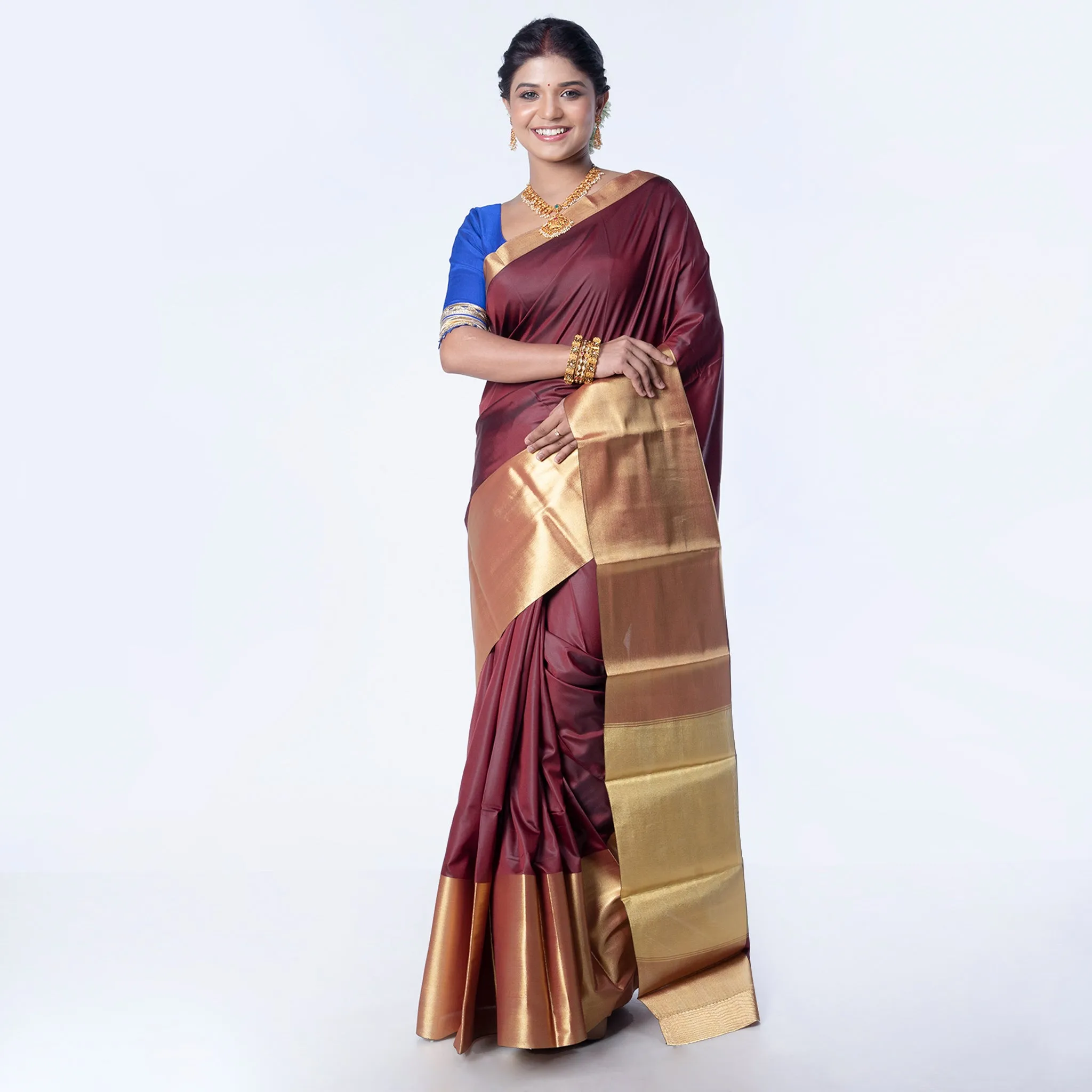 Women Kanjivaram Saree In Dark Maroon Color With Golden Mahapar Border