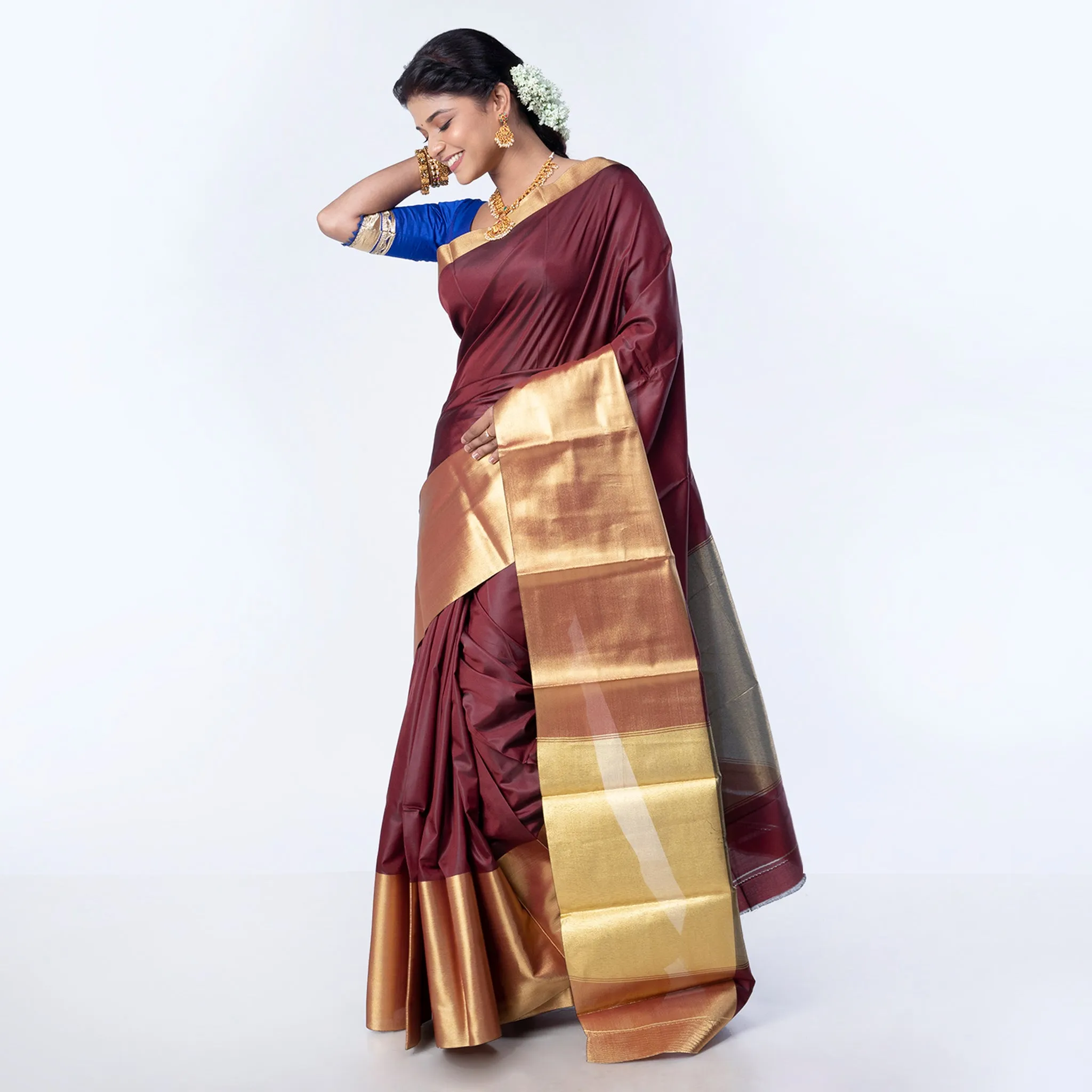 Women Kanjivaram Saree In Dark Maroon Color With Golden Mahapar Border