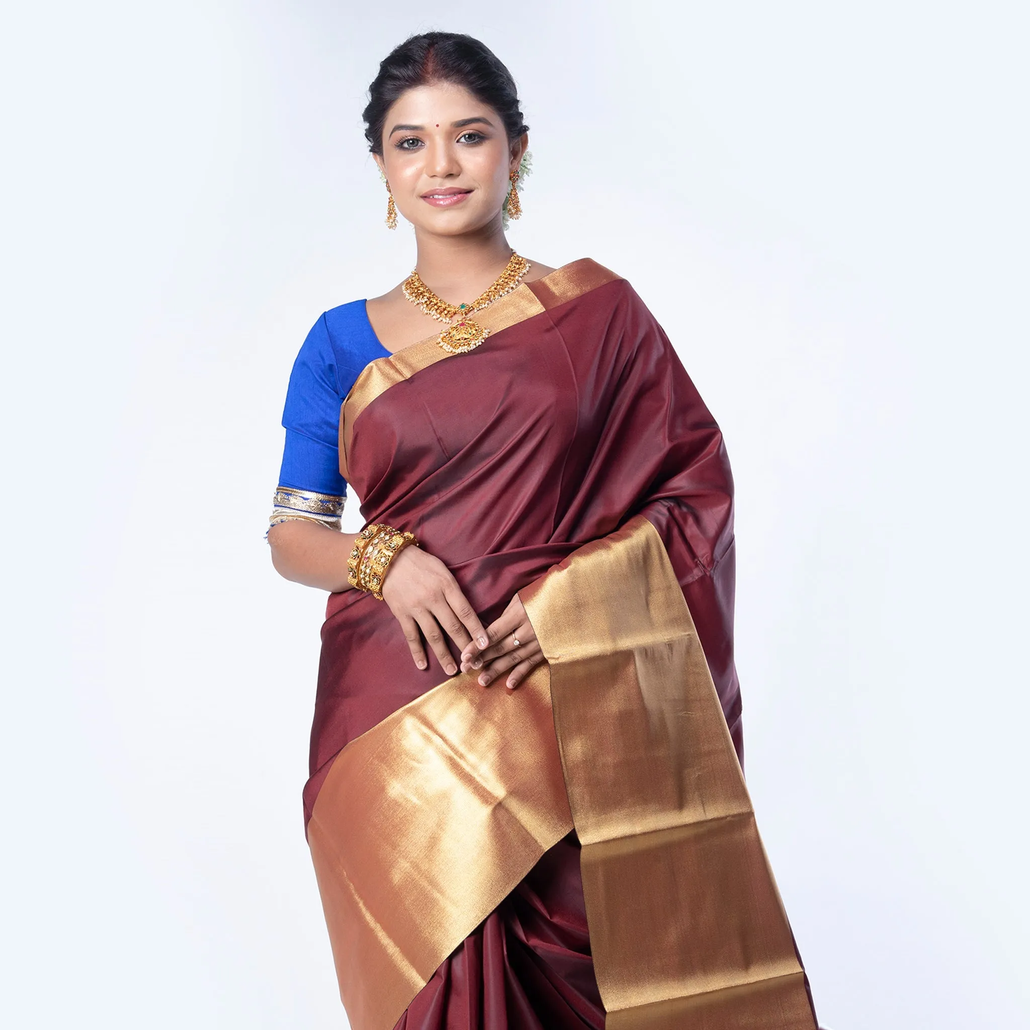 Women Kanjivaram Saree In Dark Maroon Color With Golden Mahapar Border