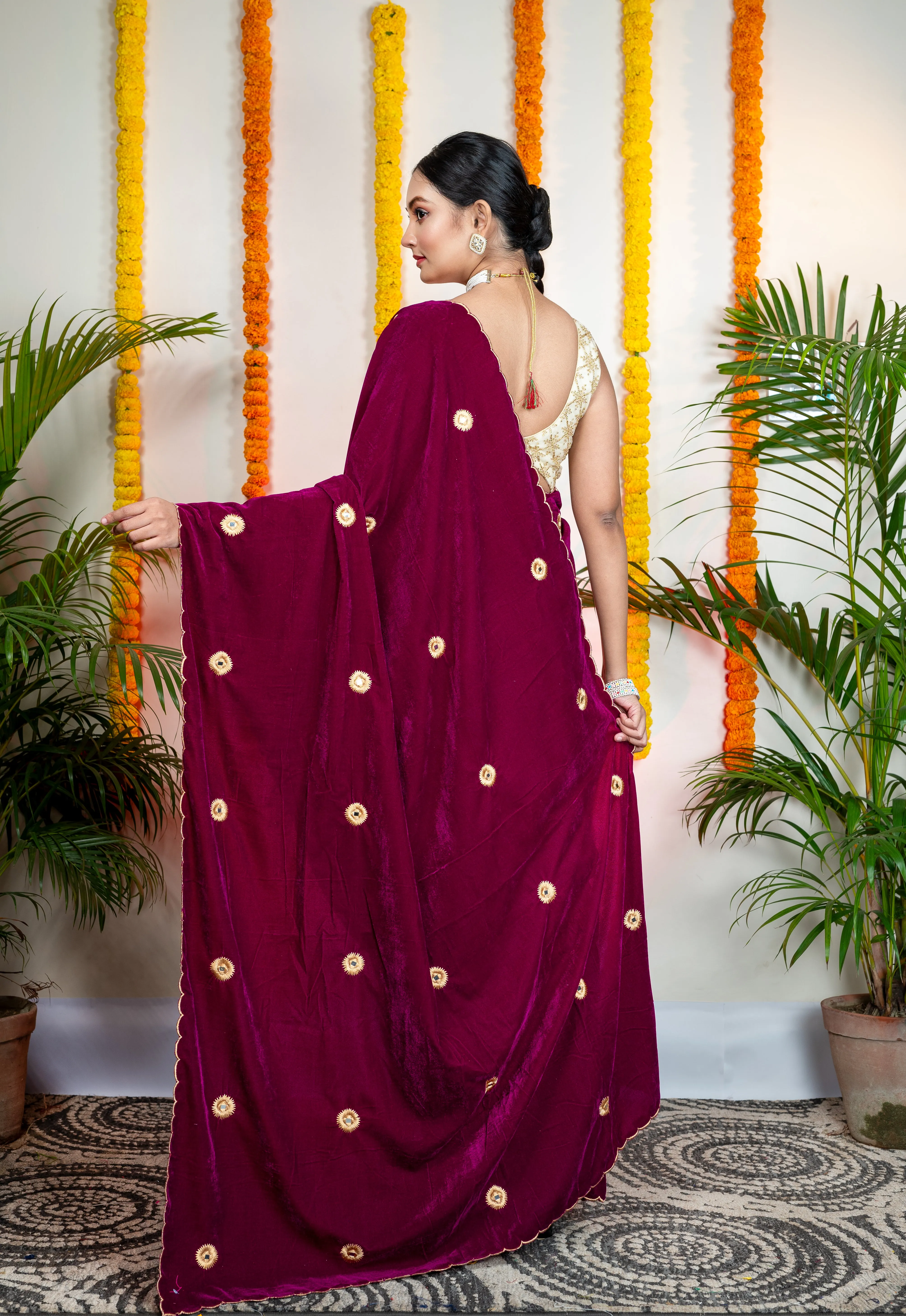 Women Magenta Velvet Machine Embroidered Saree