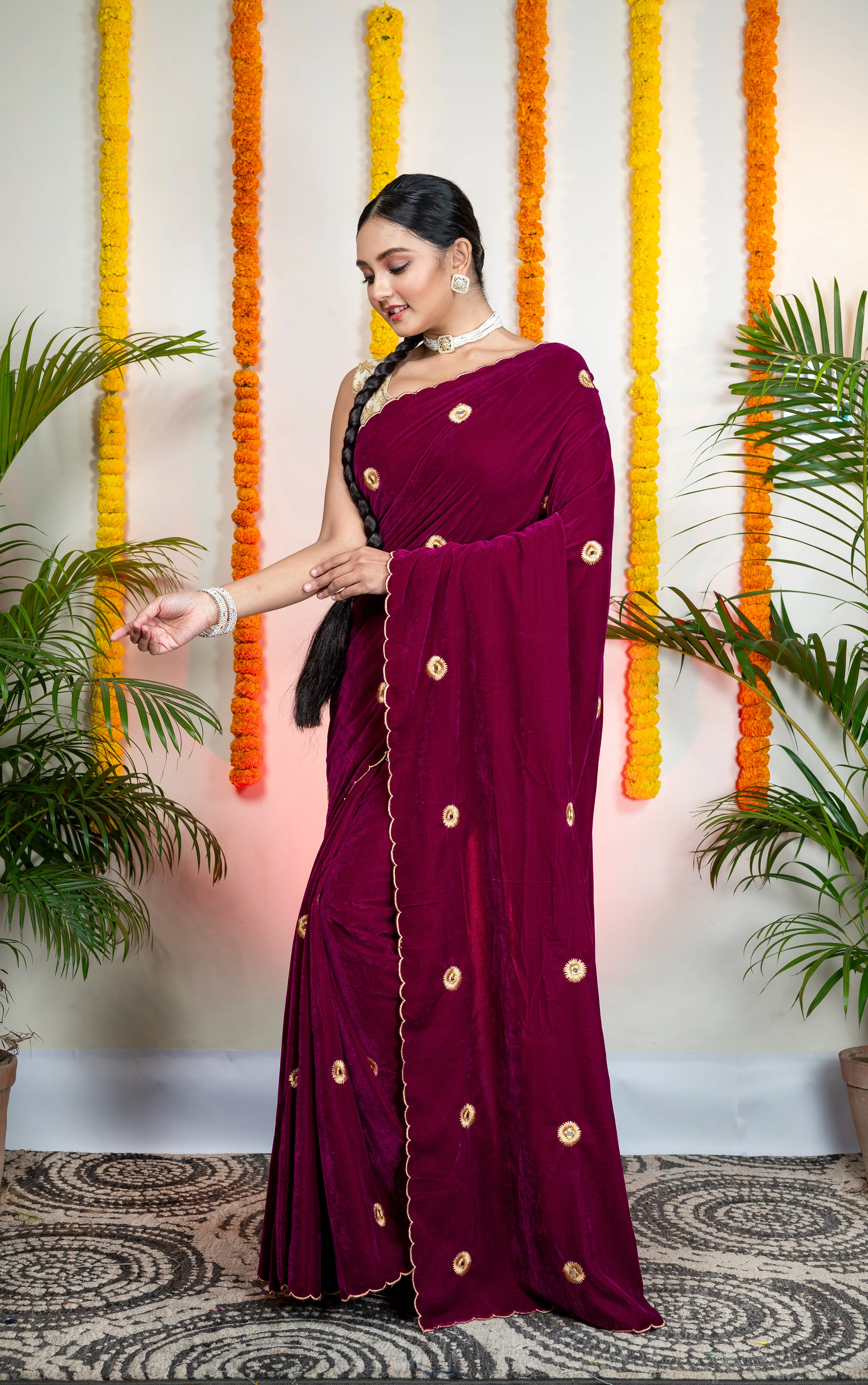 Women Magenta Velvet Machine Embroidered Saree