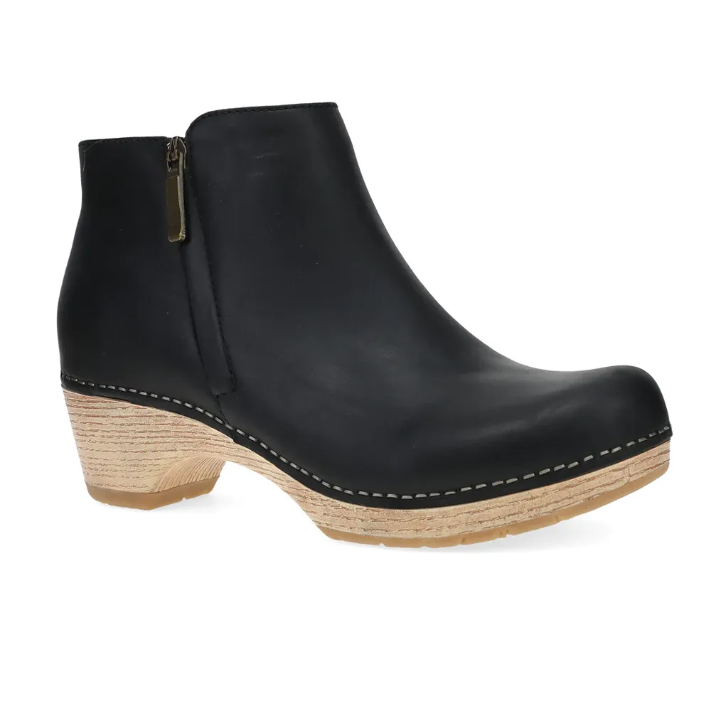 Women's Dansko Lizanne Boot Color: Black Oiled